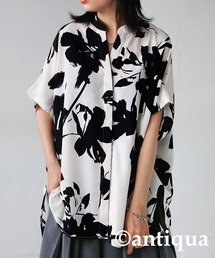 バックタック入り花柄シャツ