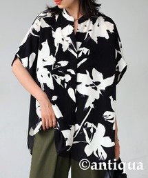 バックタック入り花柄シャツ