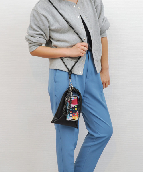 cache cache（カシュ カシュ）の「カシュカシュ cachecache / ソフト合皮ミニバッグ付きスマホストラップセット（ショルダーバッグ・レディース・ライトグレー/ブラック/イエロー/オレンジ/グリーン・FREE）」の2枚目の写真