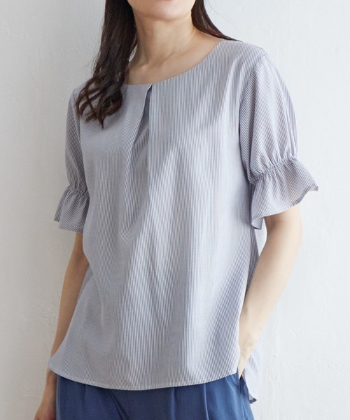 ikka(イッカ)の「【接触冷感】ひやっとシャーリングスリーブブラウス(シャツ/ブラウス・レディース・ネイビー/ブルー/ブラック・S/M/L)」の2枚目の写真