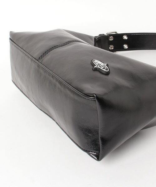 Basic Pleasure Mode(ベーシックプレジャーモード)の「【Basic Pleasure Mode/ ベーシックプレジャーモード 】PU SHOULDER BAG WITH BRANDED GUMMY/ フェイクレザー ショルダーバッグ レザーハンドバッグ ウィズブランドガミィ(ショルダーバッグ・メンズ・ブラック・ONE SIZE)」の6枚目の写真