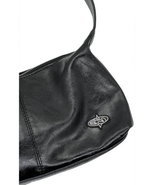 Basic Pleasure Mode(ベーシックプレジャーモード)の「【Basic Pleasure Mode/ ベーシックプレジャーモード 】PU SHOULDER BAG WITH BRANDED GUMMY/ フェイクレザー ショルダーバッグ レザーハンドバッグ ウィズブランドガミィ(ショルダーバッグ・メンズ・ブラック・ONE SIZE)」の11枚目の写真