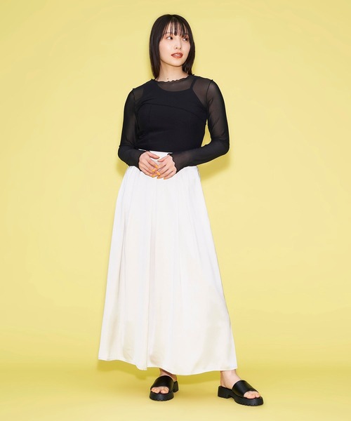 FOREVER 21（フォーエバー トゥエンティーワン）の「ヴィンテージサテンロングスカート（スカート・レディース・ホワイト/グレー系その他2/ブラック・SMALL/MEDIUM）」の9枚目の写真