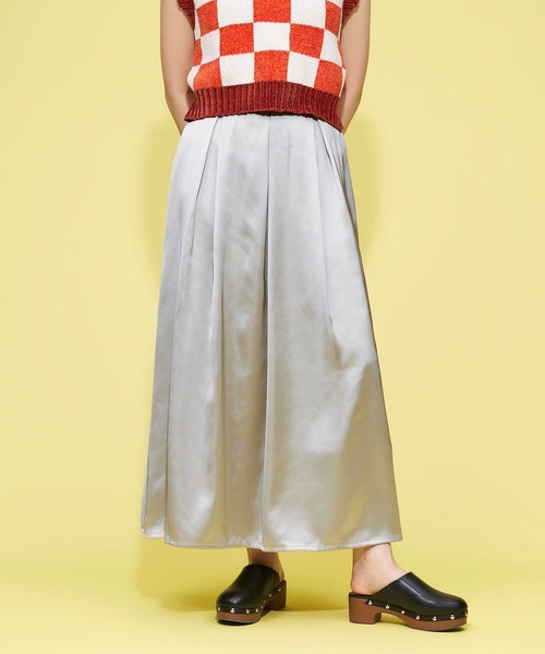 FOREVER 21（フォーエバー トゥエンティーワン）の「ヴィンテージサテンロングスカート（スカート・レディース・ホワイト/グレー系その他2/ブラック・SMALL/MEDIUM）」の11枚目の写真