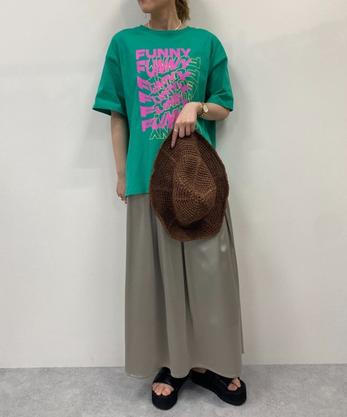 FOREVER 21（フォーエバー トゥエンティーワン）の「ヴィンテージサテンロングスカート（スカート・レディース・ホワイト/グレー系その他2/ブラック・SMALL/MEDIUM）」の7枚目の写真