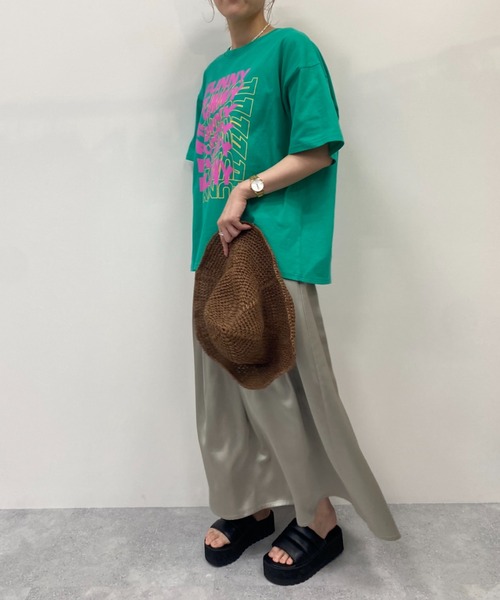 FOREVER 21（フォーエバー トゥエンティーワン）の「ヴィンテージサテンロングスカート（スカート・レディース・ホワイト/グレー系その他2/ブラック・SMALL/MEDIUM）」の8枚目の写真