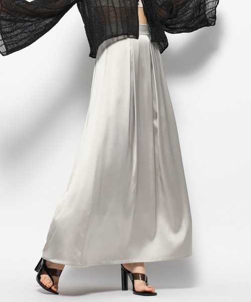 FOREVER 21（フォーエバー トゥエンティーワン）の「ヴィンテージサテンロングスカート（スカート・レディース・ホワイト/グレー系その他2/ブラック・SMALL/MEDIUM）」の19枚目の写真