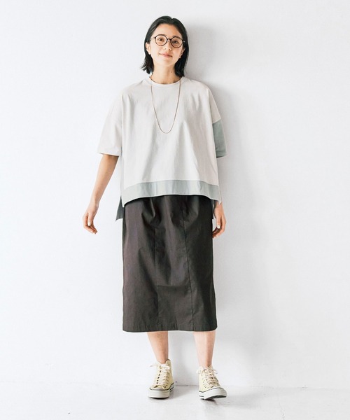 avecmoi（アヴェクモワ）の「【佐藤かなさんプロデュース】 アヴェクモワ　バイカラーＴシャツ〈グレージュ×グレー〉（Tシャツ/カットソー・レディース・グレー・1/2）」の3枚目の写真
