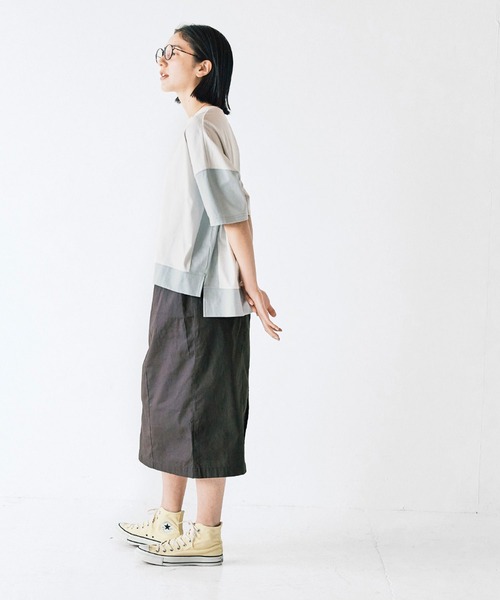 avecmoi（アヴェクモワ）の「【佐藤かなさんプロデュース】 アヴェクモワ　バイカラーＴシャツ〈グレージュ×グレー〉（Tシャツ/カットソー・レディース・グレー・1/2）」の4枚目の写真