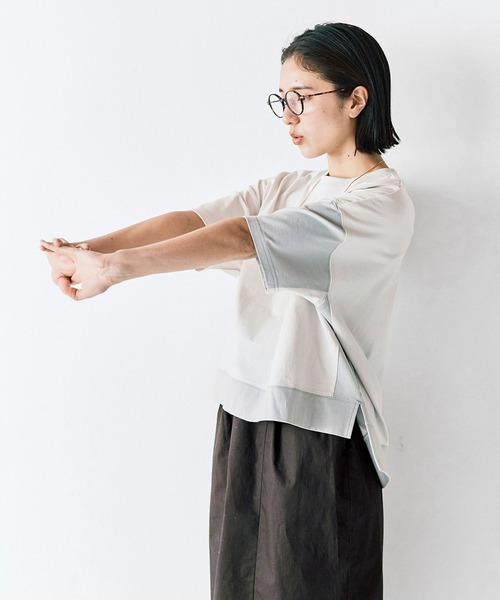 avecmoi（アヴェクモワ）の「【佐藤かなさんプロデュース】 アヴェクモワ　バイカラーＴシャツ〈グレージュ×グレー〉（Tシャツ/カットソー・レディース・グレー・1/2）」の6枚目の写真
