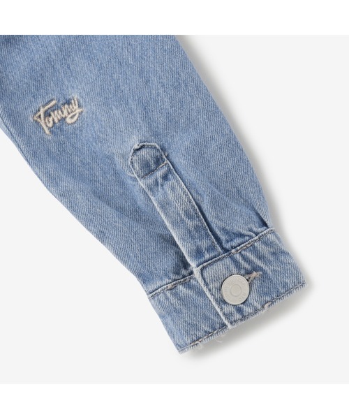 TOMMY HILFIGER(トミーヒルフィガー)の「GIRLS クリッターオーバーシャツ(デニムジャケット・キッズ・ブルー・100cm/110cm/120cm/90cm)」の2枚目の写真
