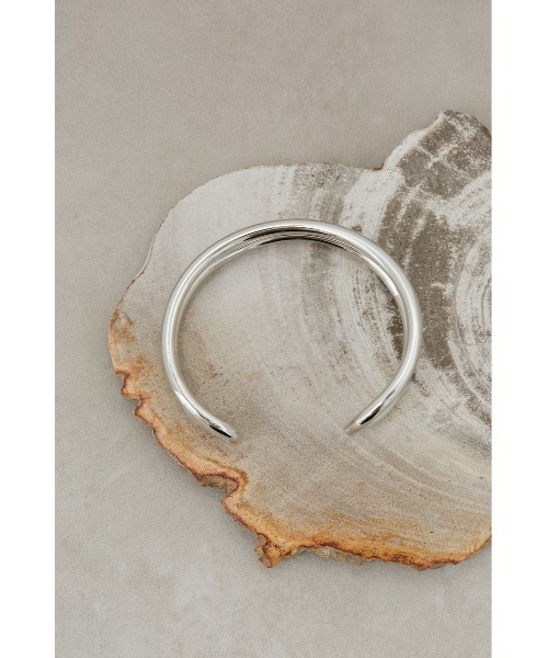 AZUL by moussy（アズールバイマウジー）の「ニュアンスカーブダブルリングバングル（バングル/リストバンド・レディース・シルバー/ゴールド系その他・FREE）」の5枚目の写真