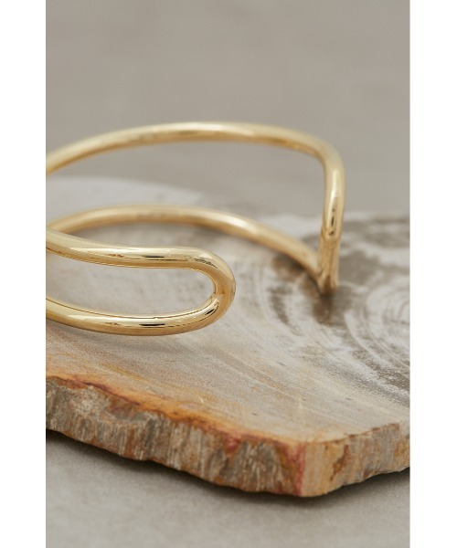 AZUL by moussy（アズールバイマウジー）の「ニュアンスカーブダブルリングバングル（バングル/リストバンド・レディース・シルバー/ゴールド系その他・FREE）」の11枚目の写真
