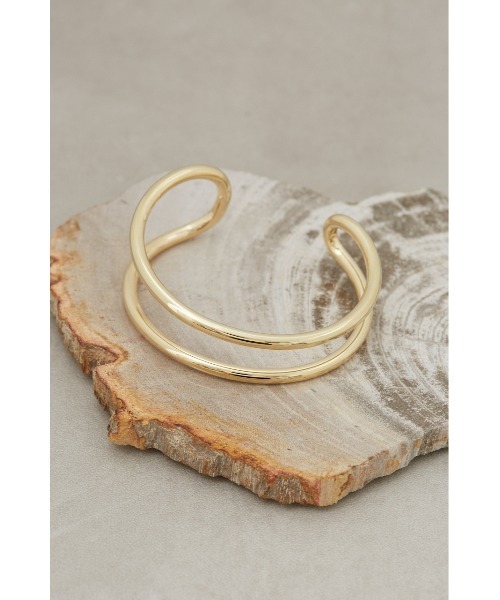 AZUL by moussy（アズールバイマウジー）の「ニュアンスカーブダブルリングバングル（バングル/リストバンド・レディース・シルバー/ゴールド系その他・FREE）」の4枚目の写真