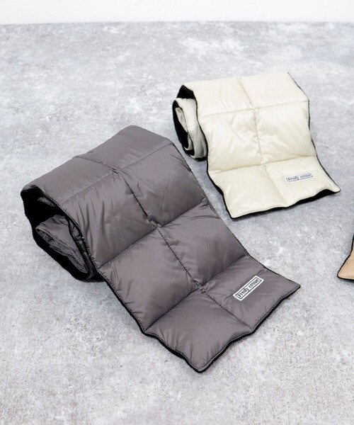 TAION（タイオン）の「【TAION/タイオン】【FREDY別注】ベーシックダウンマフラー（マフラー・レディース・ブラック/ベージュ/ネイビー/グレー/サックスブルー/アイボリー・FREE）」の4枚目の写真