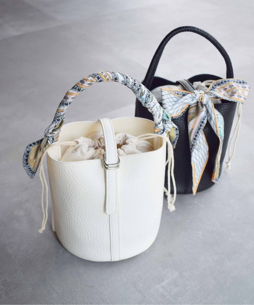 PICCIN（ピッチン）の「スカーフ付きワンハンドルバケツバッグ（ハンドバッグ・レディース・オフホワイト/ブラック・FREE）」の8枚目の写真