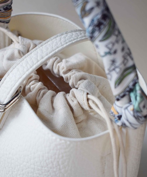 PICCIN（ピッチン）の「スカーフ付きワンハンドルバケツバッグ（ハンドバッグ・レディース・オフホワイト/ブラック・FREE）」の14枚目の写真