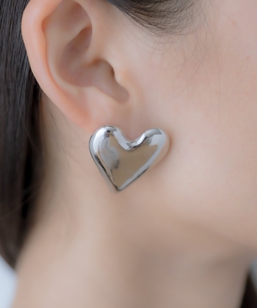 ear PAPILLONNER(イアパピヨネ)の「ビッグハートピアス(ピアス(両耳用)・レディース・ゴールド/シルバー・FREE)」の7枚目の写真