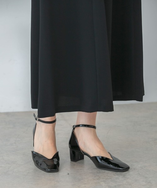 URBAN RESEARCH ROSSO WOMEN（アーバンリサーチ　ロッソ）の「Vカットエナメルパンプス（パンプス・レディース・ブラック・38/37）」の13枚目の写真