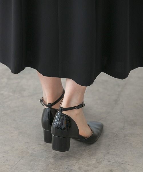 URBAN RESEARCH ROSSO WOMEN（アーバンリサーチ　ロッソ）の「Vカットエナメルパンプス（パンプス・レディース・ブラック・38/37）」の14枚目の写真