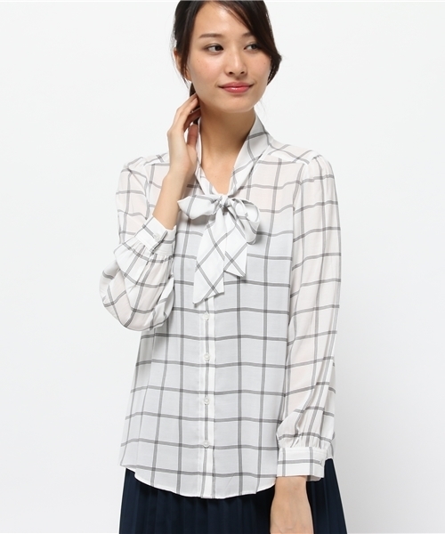 NATURAL BEAUTY BASIC（ナチュラルビューティーベーシック）の「ビエラボウタイブラウス（シャツ/ブラウス・レディース・ネイビー/ホワイト系その他/オフホワイト・LARGE/SMALL/MEDIUM）」の2枚目の写真