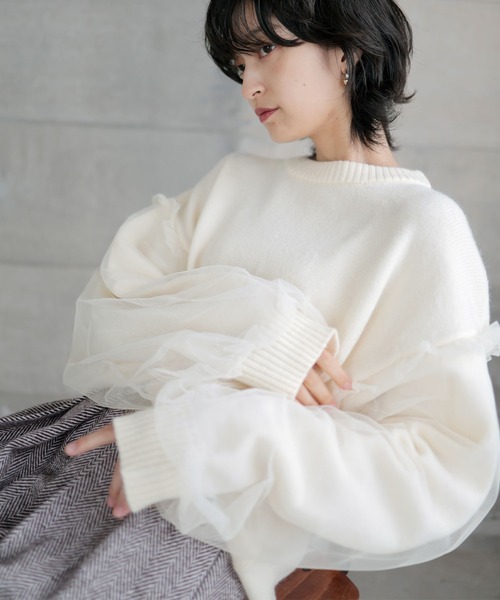 LIAN（リアン）の「袖チュールニットプルオーバー（ニット/セーター・レディース・アイボリー/ブラック/グレー・FREE）」の2枚目の写真