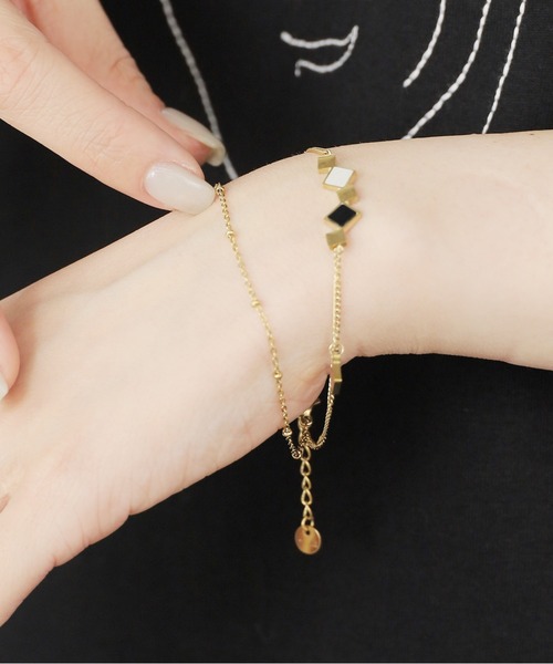 ROOPTOKYO（ループトウキョウ）の「2連 スクエアチャームブレスレット（ブレスレット・レディース・ゴールド/シルバー・FREE）」の2枚目の写真