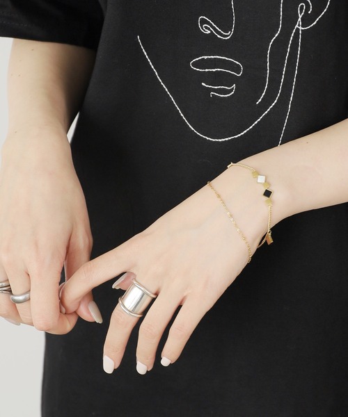 ROOPTOKYO（ループトウキョウ）の「2連 スクエアチャームブレスレット（ブレスレット・レディース・ゴールド/シルバー・FREE）」の6枚目の写真