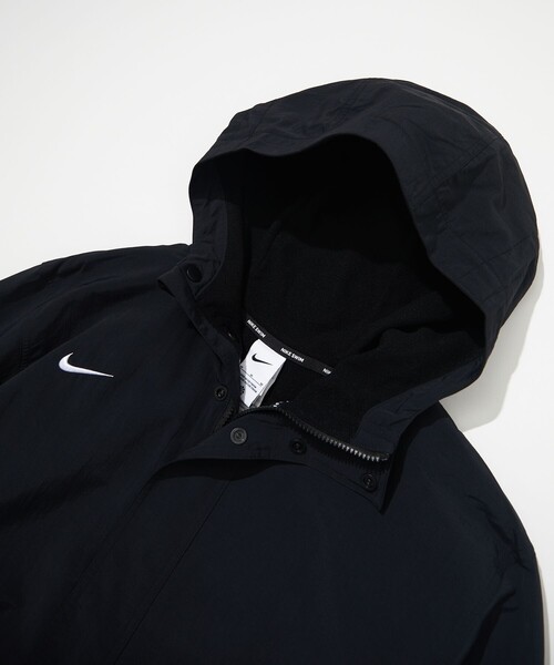 NIKE（ナイキ）の「NIKE/ナイキ EXCLUSIVE NIKE PARKA/別注 ナイキパーカー（ステンカラーコート・メンズ・ブラック・X-LARGE/SMALL/LARGE/XX-LARGE/MEDIUM）」の2枚目の写真