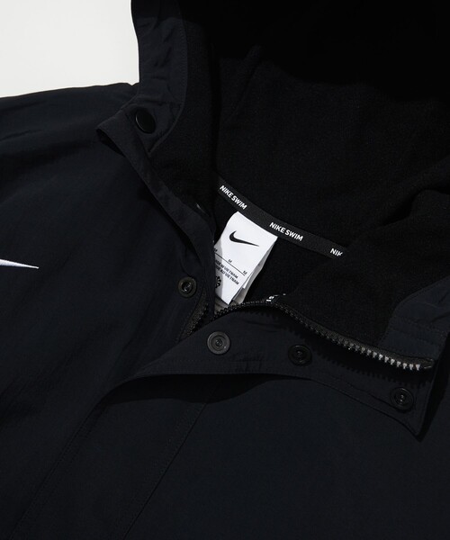 NIKE（ナイキ）の「NIKE/ナイキ EXCLUSIVE NIKE PARKA/別注 ナイキパーカー（ステンカラーコート・メンズ・ブラック・X-LARGE/SMALL/LARGE/XX-LARGE/MEDIUM）」の4枚目の写真