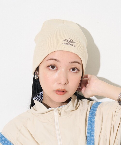 FREAK'S STORE(フリークスストア)の「UMBRO × FREAK'S STORE/アンブロ 別注 ロゴ刺繍ビーニー/ニットキャップ(ニットキャップ/ビーニー・レディース・サックスブルー/ブラック/オフホワイト/ネイビー/パープル/ブラウン・ONE SIZE)」の7枚目の写真