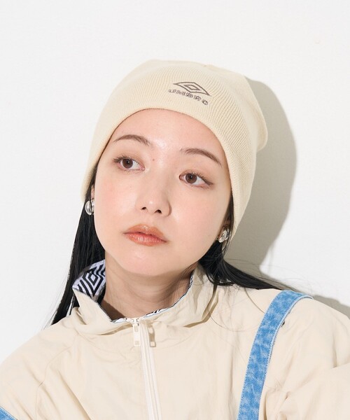 FREAK'S STORE(フリークスストア)の「UMBRO × FREAK'S STORE/アンブロ 別注 ロゴ刺繍ビーニー/ニットキャップ(ニットキャップ/ビーニー・レディース・サックスブルー/ブラック/オフホワイト/ネイビー/パープル/ブラウン・ONE SIZE)」の8枚目の写真