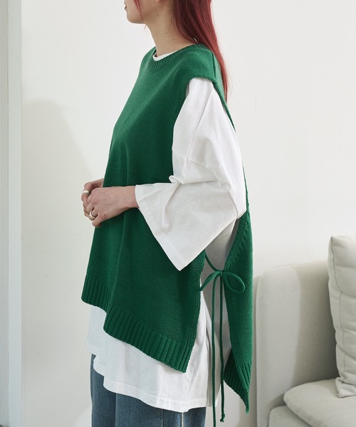 UNE MANSION（ユヌマンション）の「オーバーサイズサイドストリングリボンニットベスト（ベスト・レディース・ブラック/ピンク/イエロー/アイボリー/グリーン・FREE）」の4枚目の写真