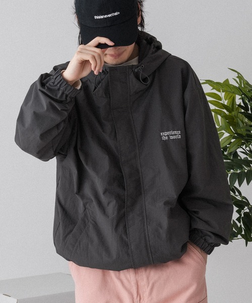 kutir（クティール）の「ナイロンマウンテンパーカー(セットアップ着用