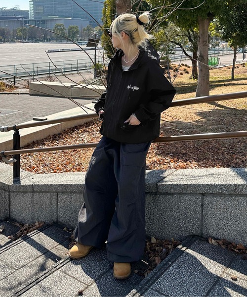 sedacle(セダクル)の「ワンポイントロゴマウンテンパーカー(ナイロンジャケット・メンズ・ブラック/グレー・SMALL/MEDIUM/LARGE)」の7枚目の写真