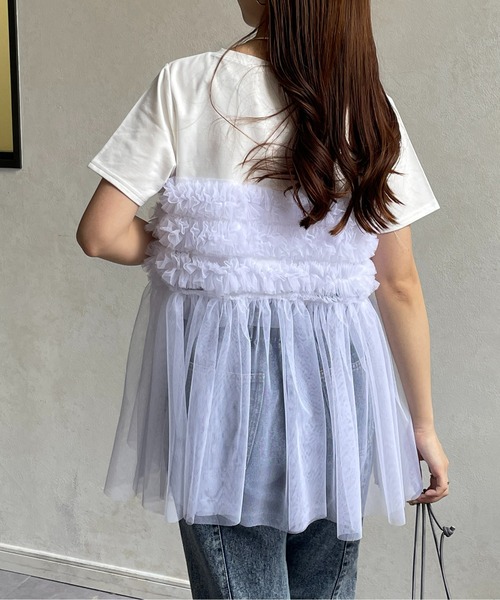 Thevon(ゼボン)の「フリルチュールドッキング半袖プルオーバー(Tシャツ/カットソー・レディース・ベージュ/ブラック/ライトグレー/オフホワイト・FREE)」の6枚目の写真