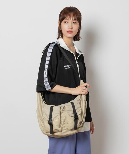 Right-on（ライトオン）の「UMBRO(アンブロ)ダブルポケットショルダーバッグ（ショルダーバッグ・レディース・ライトベージュ/ブラック・フリー）」の10枚目の写真