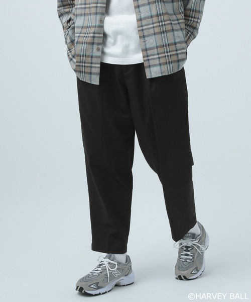 BAYFLOW(ベイフロー)の「【SMILEY FACE(スマイリーフェイス)】SMILEYアンクルパンツ(その他パンツ・メンズ・ベージュ/ブラック・MEDIUM/LARGE)」の2枚目の写真