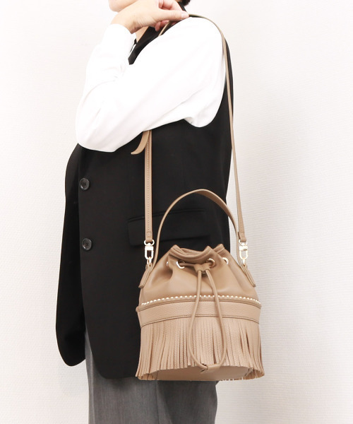 cache cache（カシュ カシュ）の「カシュカシュ cachecache / ボールチェーンポイントタッセルドロストショルダー（ショルダーバッグ・レディース・ブラック/シルバー/ベージュ系その他・FREE）」の3枚目の写真