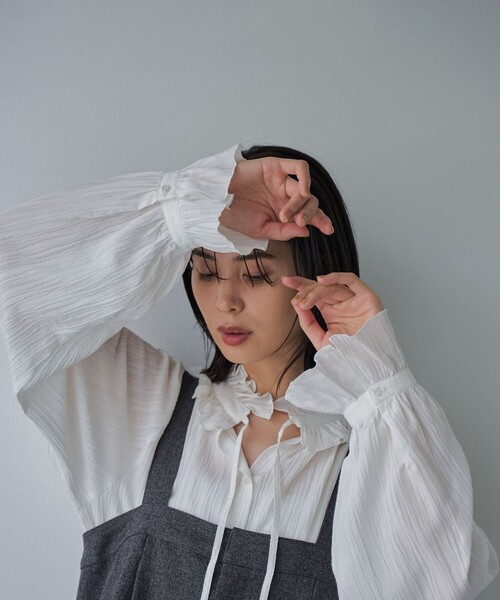 RONEL(ロネル)の「【VERY12月号掲載】フリルネックブラウス(シャツ/ブラウス・レディース・ブラック/ホワイト・S/M)」の1枚目の写真