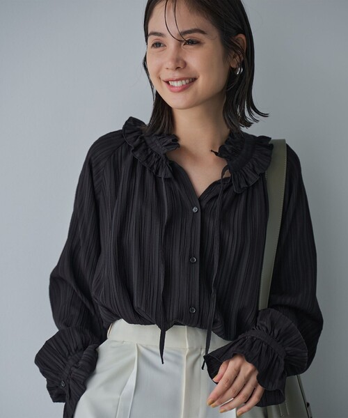 RONEL(ロネル)の「【VERY12月号掲載】フリルネックブラウス(シャツ/ブラウス・レディース・ブラック/ホワイト・S/M)」の3枚目の写真