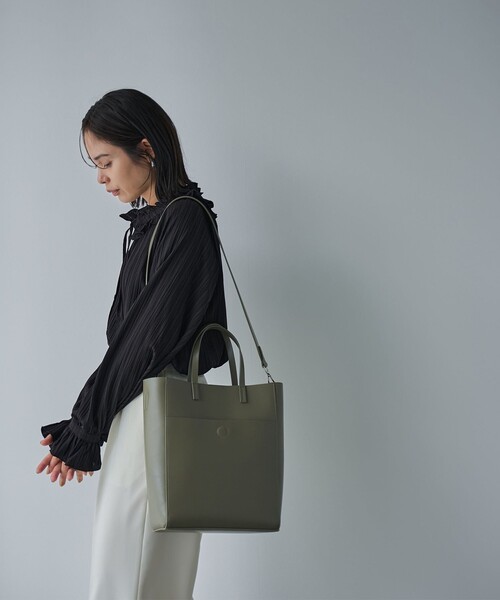 RONEL(ロネル)の「【VERY12月号掲載】フリルネックブラウス(シャツ/ブラウス・レディース・ブラック/ホワイト・S/M)」の6枚目の写真
