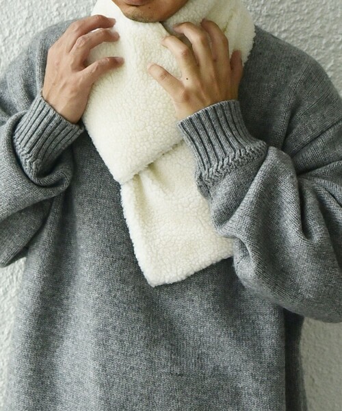 TAION（タイオン）の「【SHIPS any別注】TAION: 〈手洗い可能〉リバーシブル ボア ダウン マフラー◇（マフラー・メンズ・ダークグレー/ブラウン/ブラック/ダークオリーブ・ONE SIZE）」の2枚目の写真