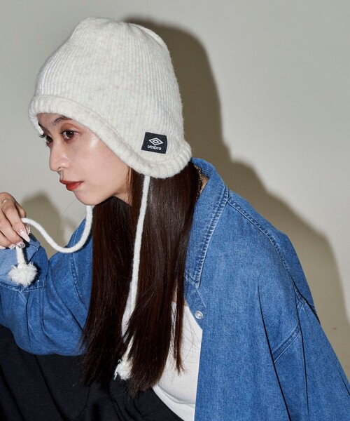 UMBRO(アンブロ)の「UMBRO × PUBLUX/アンブロ 耳当てニット帽/イヤーキャップ 限定展開(ニットキャップ/ビーニー・レディース・ブラック/オフホワイト/ネイビー・ONE SIZE)」の20枚目の写真