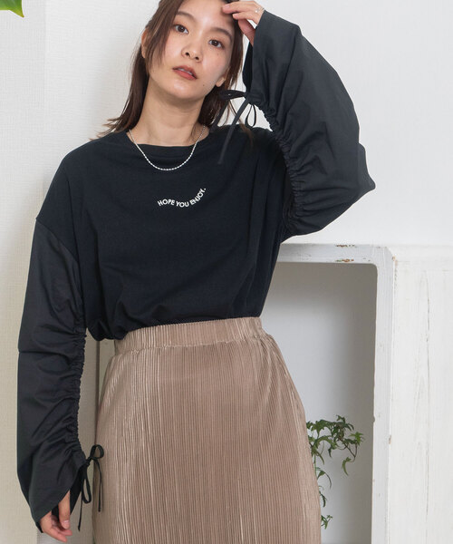 POU DOU DOU(プードゥドゥ)の「布帛シャーリング袖オーバーサイズトップス(Tシャツ/カットソー・レディース・ブラック/ライトブルー/オフホワイト・M)」の1枚目の写真