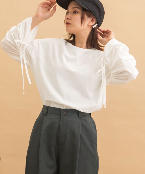 POU DOU DOU(プードゥドゥ)の「布帛シャーリング袖オーバーサイズトップス(Tシャツ/カットソー・レディース・ブラック/ライトブルー/オフホワイト・M)」の4枚目の写真