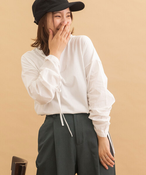 POU DOU DOU(プードゥドゥ)の「布帛シャーリング袖オーバーサイズトップス(Tシャツ/カットソー・レディース・ブラック/ライトブルー/オフホワイト・M)」の7枚目の写真