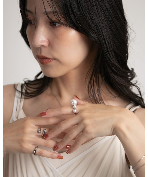 ChooMia(チュミア)の「トリプルパールリング(リング・レディース・ゴールド/シルバー・11/8)」の8枚目の写真