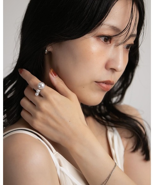 ChooMia(チュミア)の「トリプルパールリング(リング・レディース・ゴールド/シルバー・11/8)」の9枚目の写真