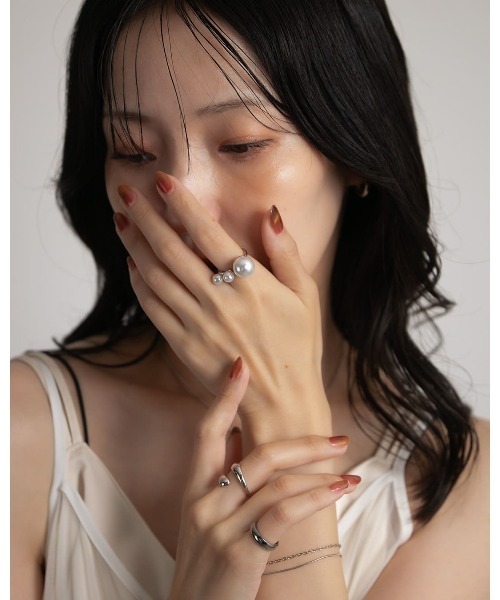 ChooMia(チュミア)の「トリプルパールリング(リング・レディース・ゴールド/シルバー・11/8)」の10枚目の写真